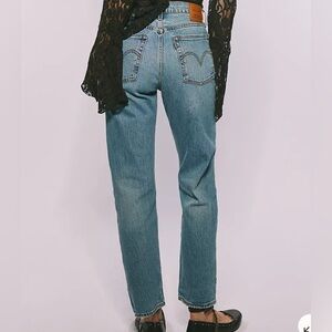 LEVI'S MEDIUM WASH WEDGIE STRAIGHT JEANS